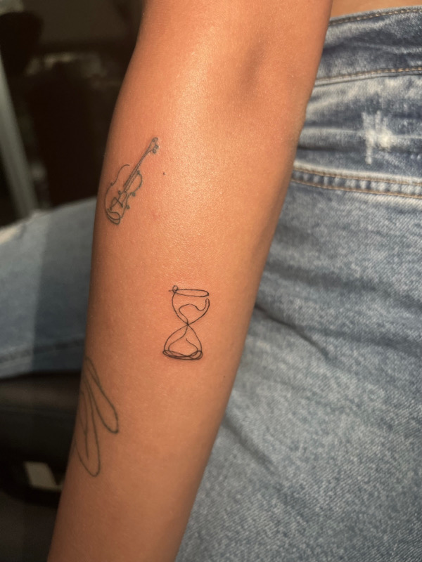 Hourglass Tattoos  35 Unique And Classic Tattoos Designs Meanings